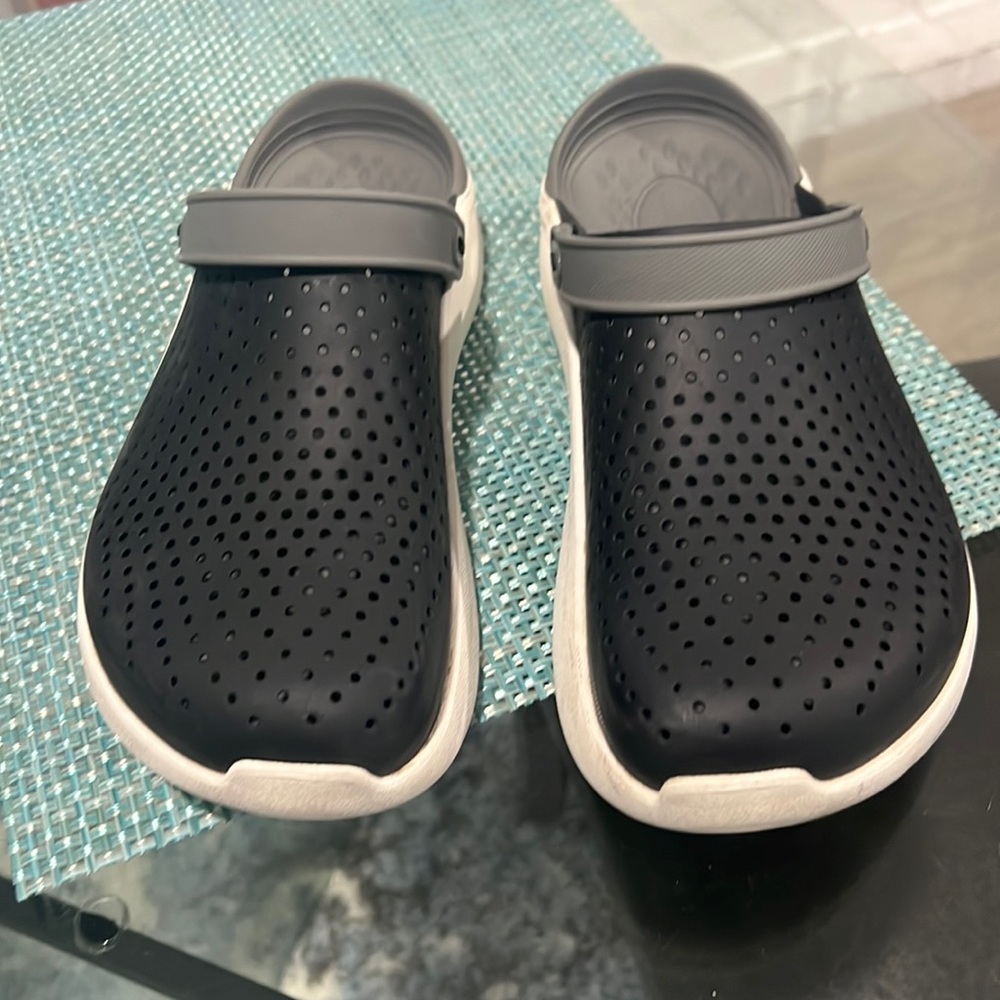 Men’s Crocs LiteRide edition size 10